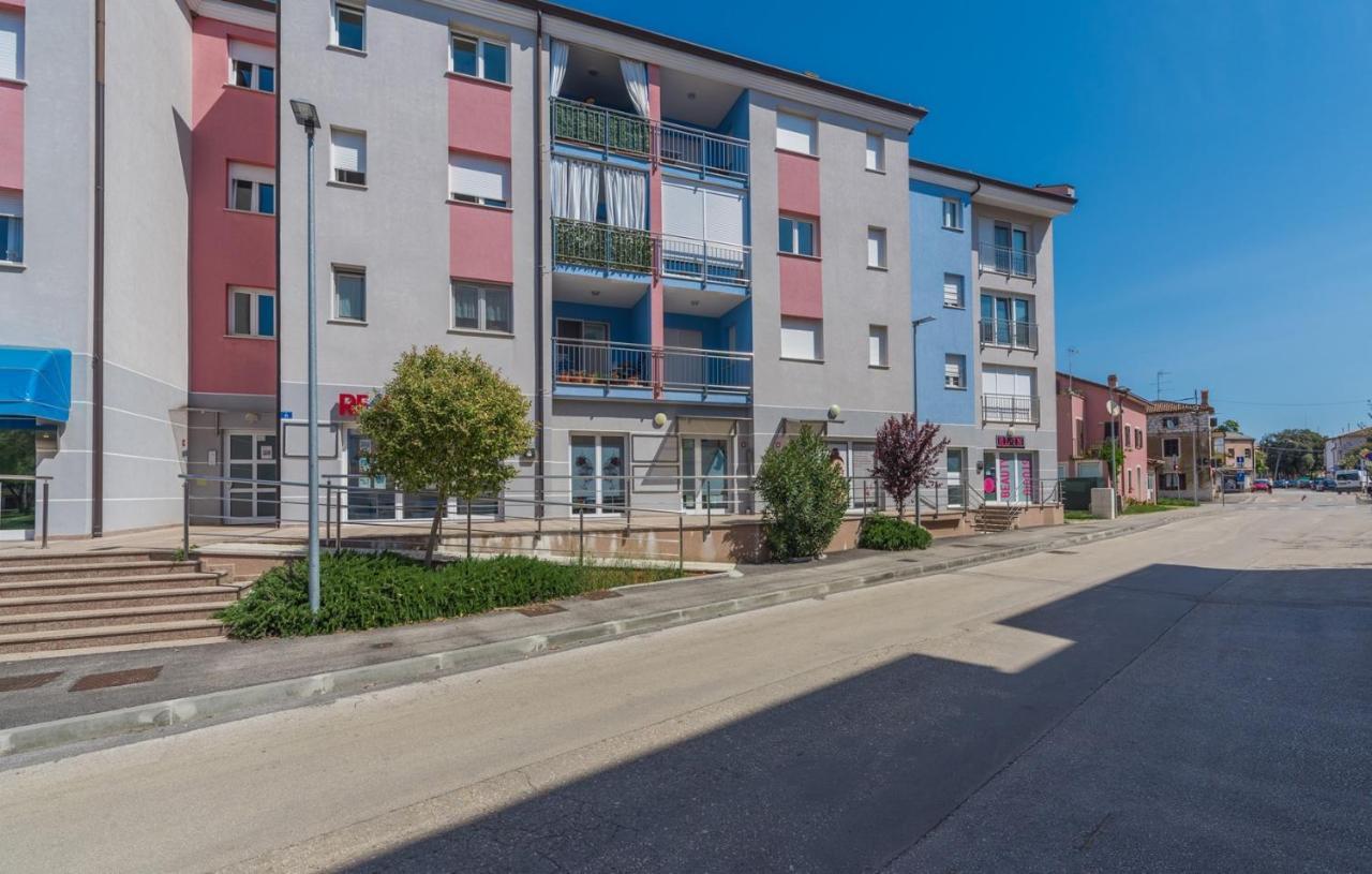 Apartment Melarnian Near The Beach In Umag Exterior photo