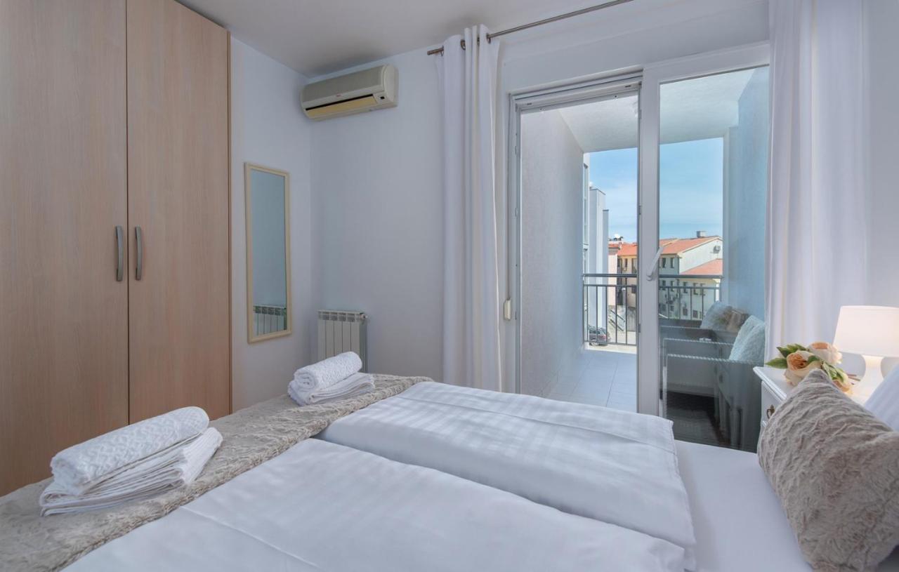 Apartment Melarnian Near The Beach In Umag Exterior photo